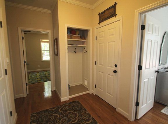 3rd image of 164 Briarwood Dr