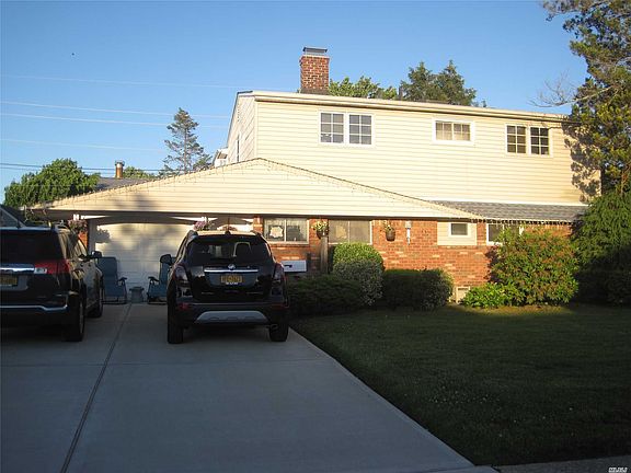 2nd image of 11 Greenvale Ln