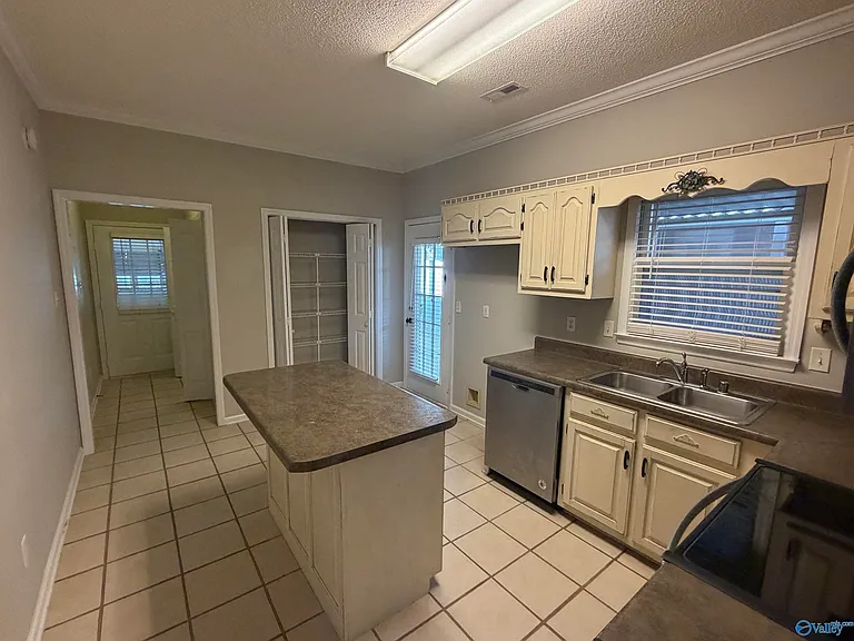 2410 Brookline Ct SW — Photo 13