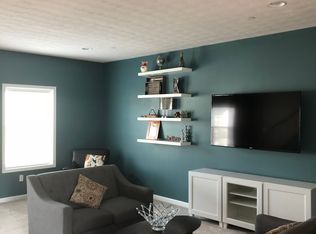 665 Freedom Dr, Carnegie, PA 15106