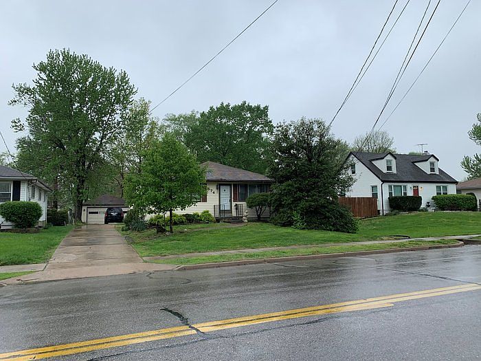 1st image of 974 Lindsay Ln