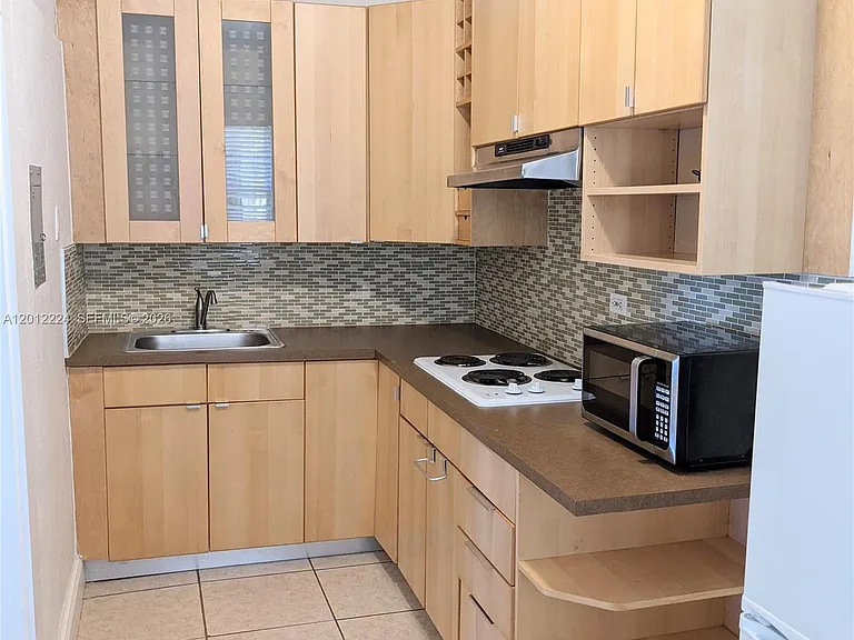 124 Mendoza Ave #1 — Photo 2