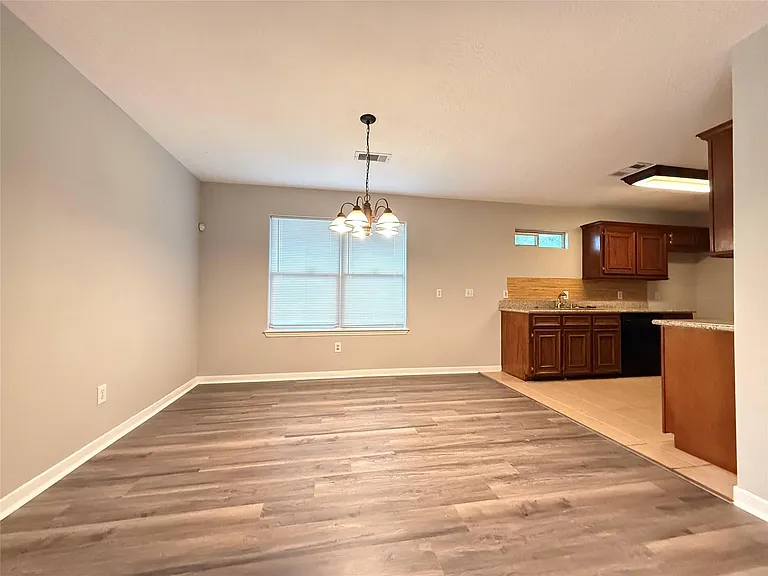 4402 Larkspur St — Photo 4