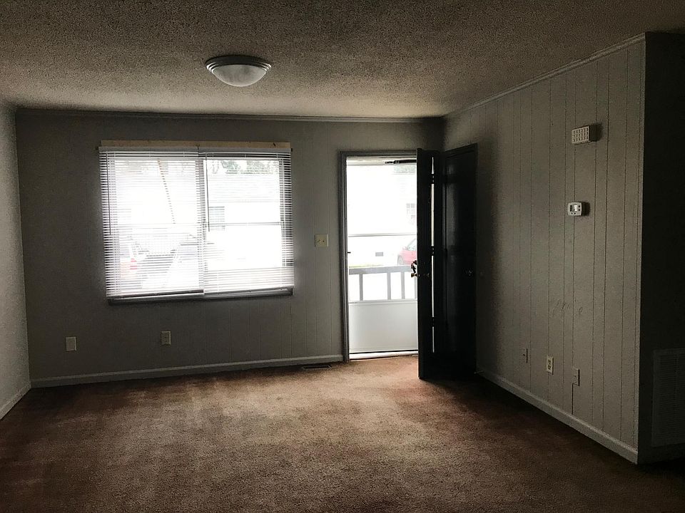 2nd image of 634 S Elm St APT D