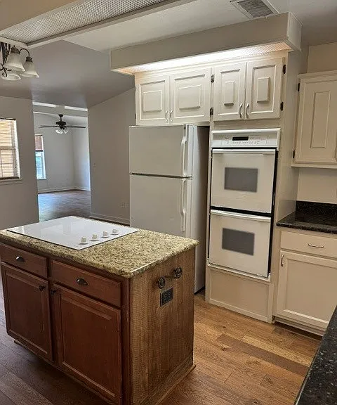 1108 Oak St — Photo 4
