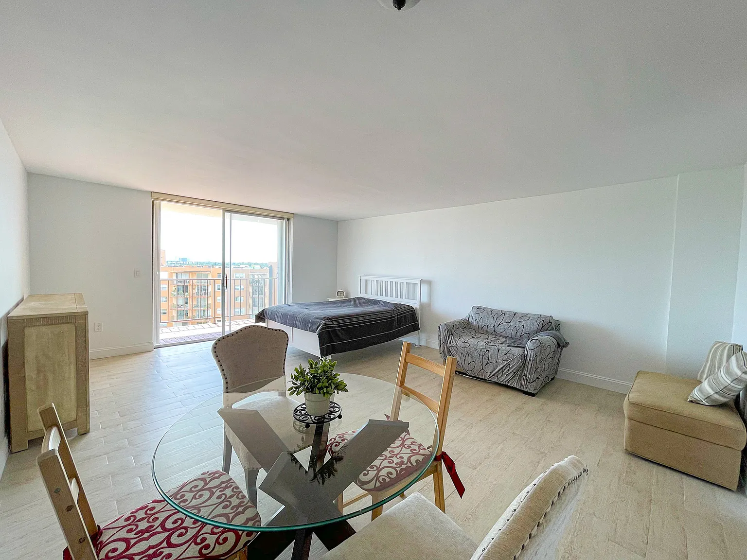 Studio, 576 sqft, $1,675 — Photo 4