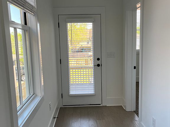 5th image of 924A Caruthers Ave #A