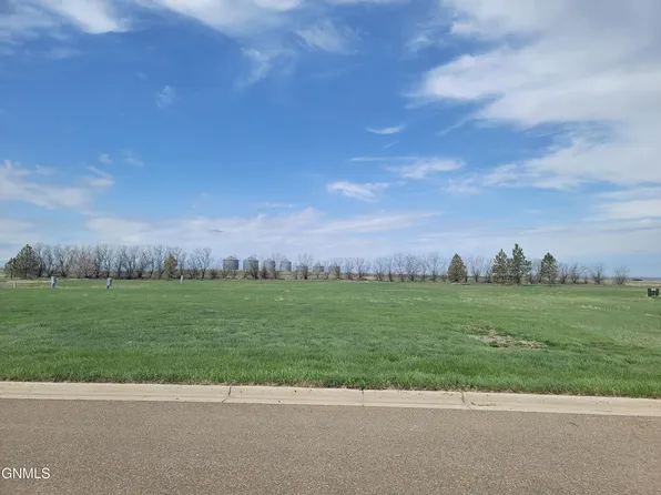 405 Hickman St, Grenora, ND 58845