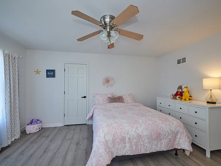 26300 W Chatham Dr — Photo 32