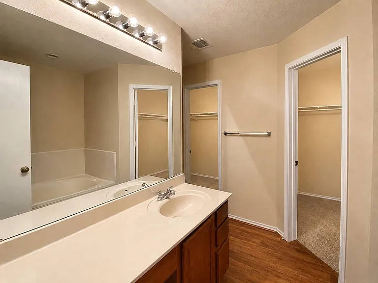 525 Eagles Nest Cv — Photo 24