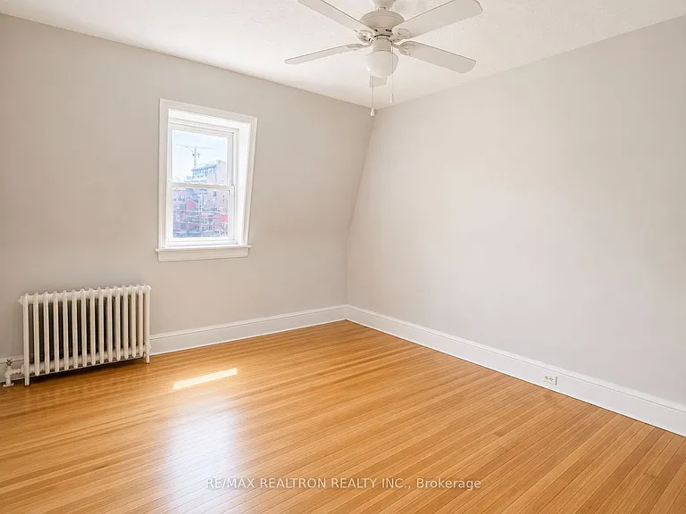 502 Queen St E — Photo 3