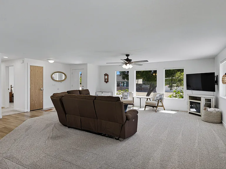 15185 Yotie Ct — Photo 6