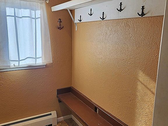 4th image of 1417 Mission Rd