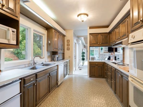 27415 Siuslaw River Rd, Lorane, OR 97451