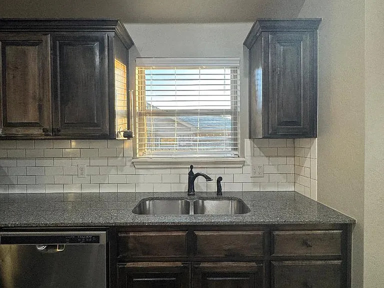 2801 NW 189th St — Photo 9