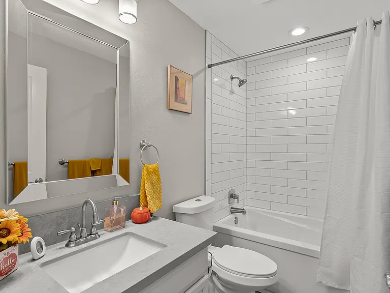 571 Puffin Ave NE — Photo 16