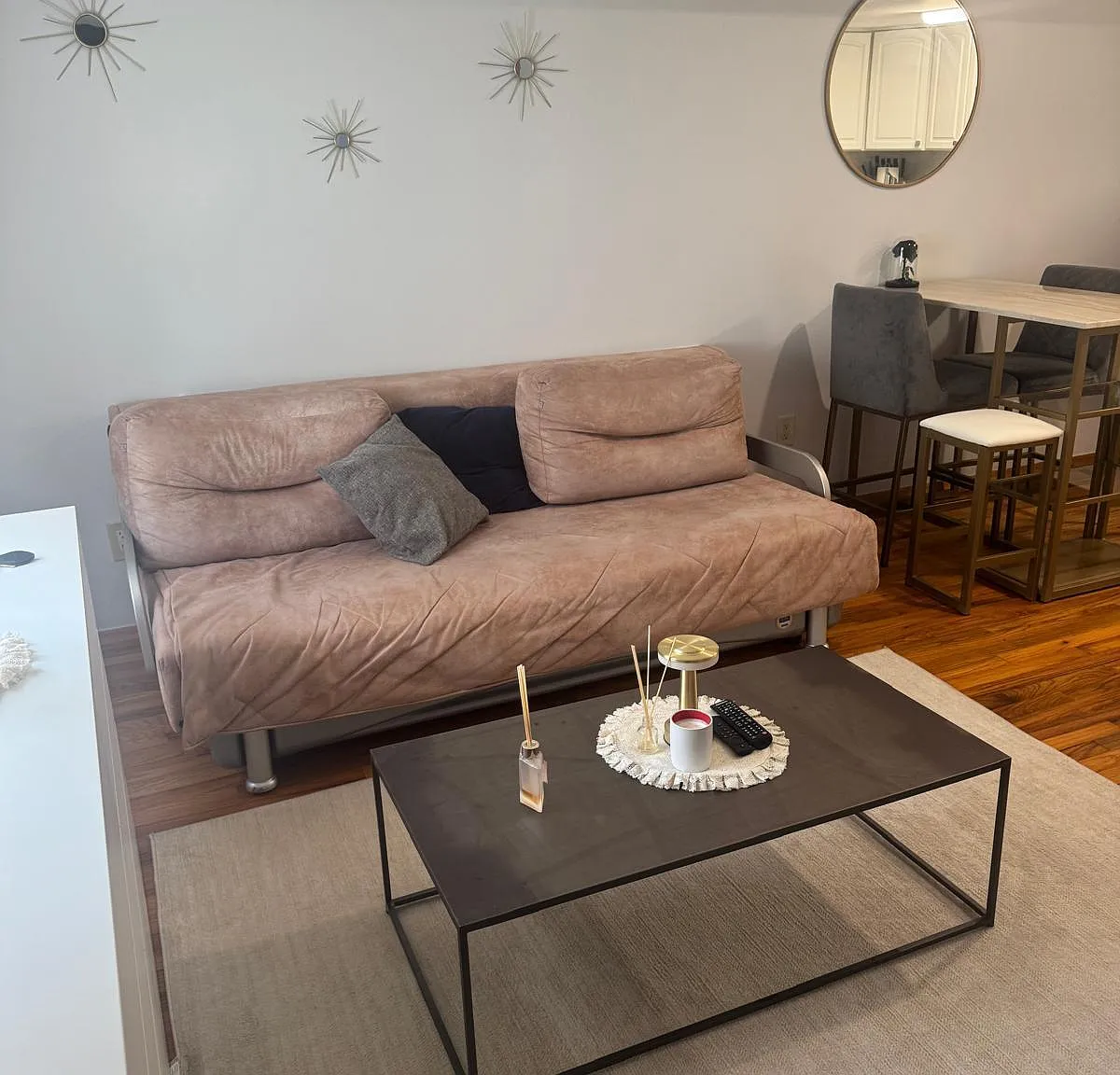 1 bed, 1.0 bath, 2704 sqft, $1,700 — Photo 3