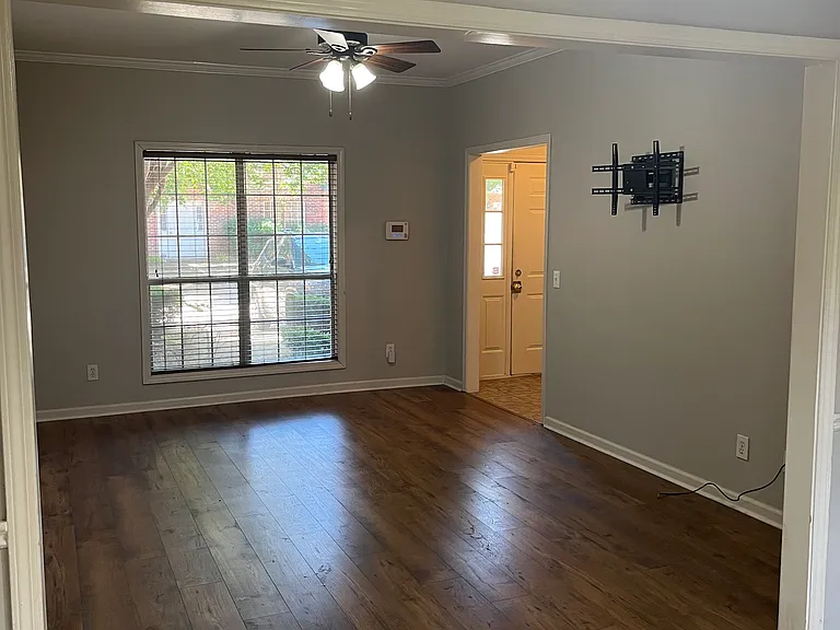 218 Lincoln Grn — Photo 3