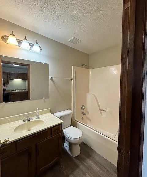 104 Clark St #104 — Photo 6