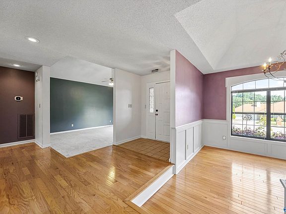 3rd image of 194 Greenlawn Dr