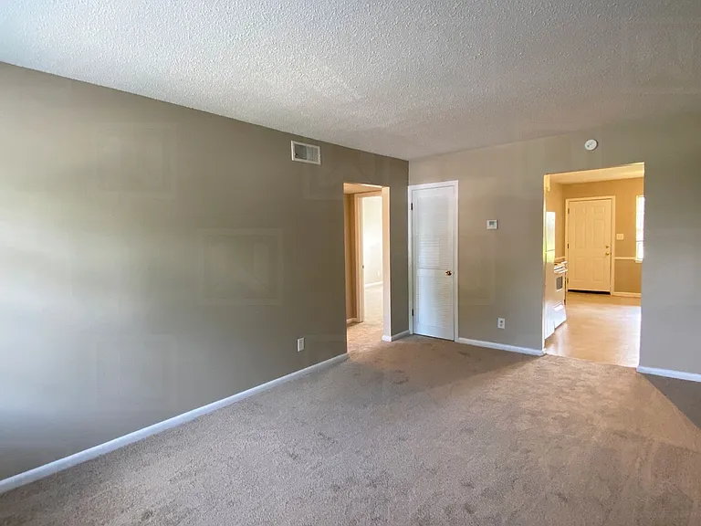 650-688 S Parkell Ave — Photo 22
