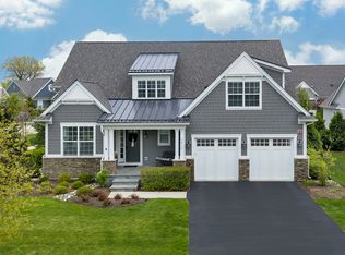 1215 Woodview Ln, Northbrook, IL 60062