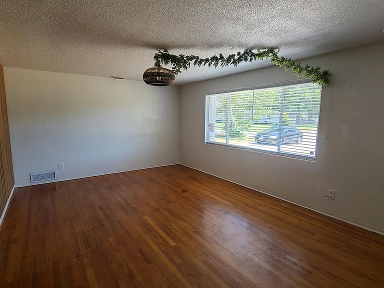 2222 Harvard Rd — Photo 7