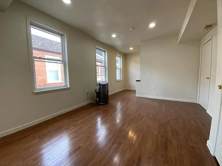 214 W North Ave #3 — Photo 3