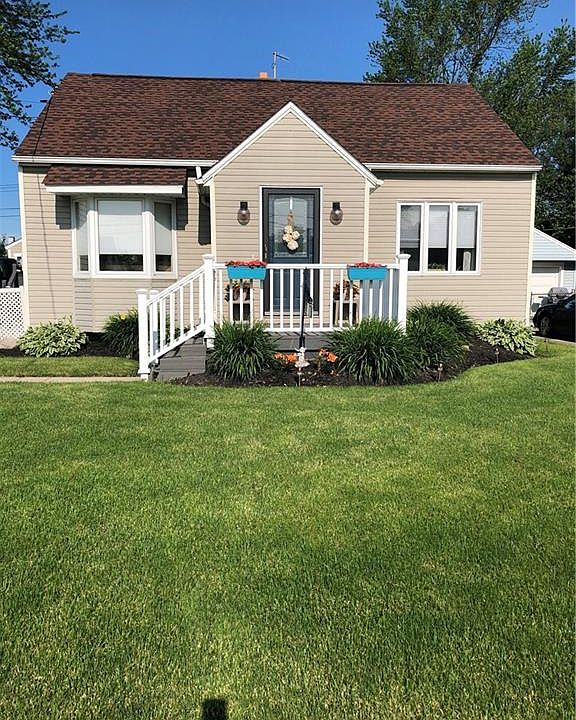 1st image of 120 Ledyard Ave