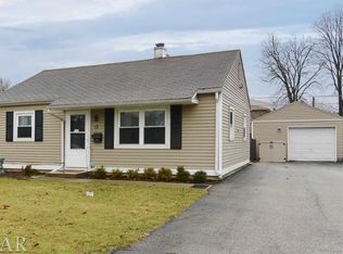 13 Ryan Dr, Bloomington, IL