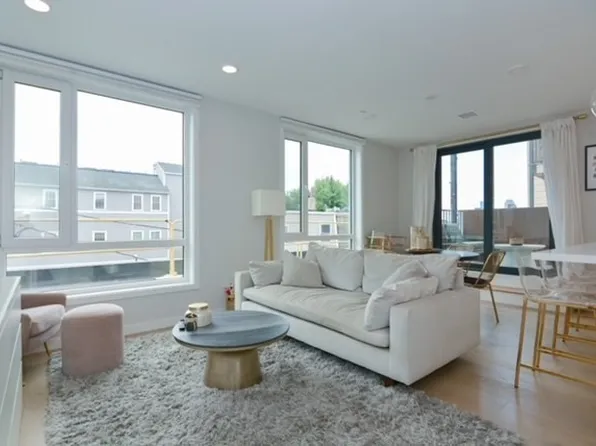 457 W Broadway #209, Boston, MA 02127