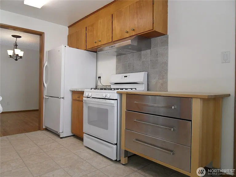 10210 NE 23rd St — Photo 7