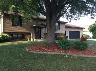 2165 Canyonland Dr, Green Bay, WI 54311