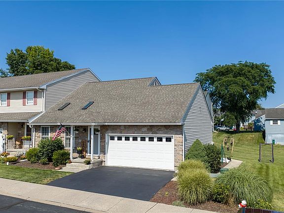 3rd image of 15 Monmouth Ct