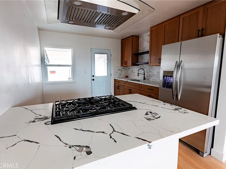 780 E Walton St — Photo 5