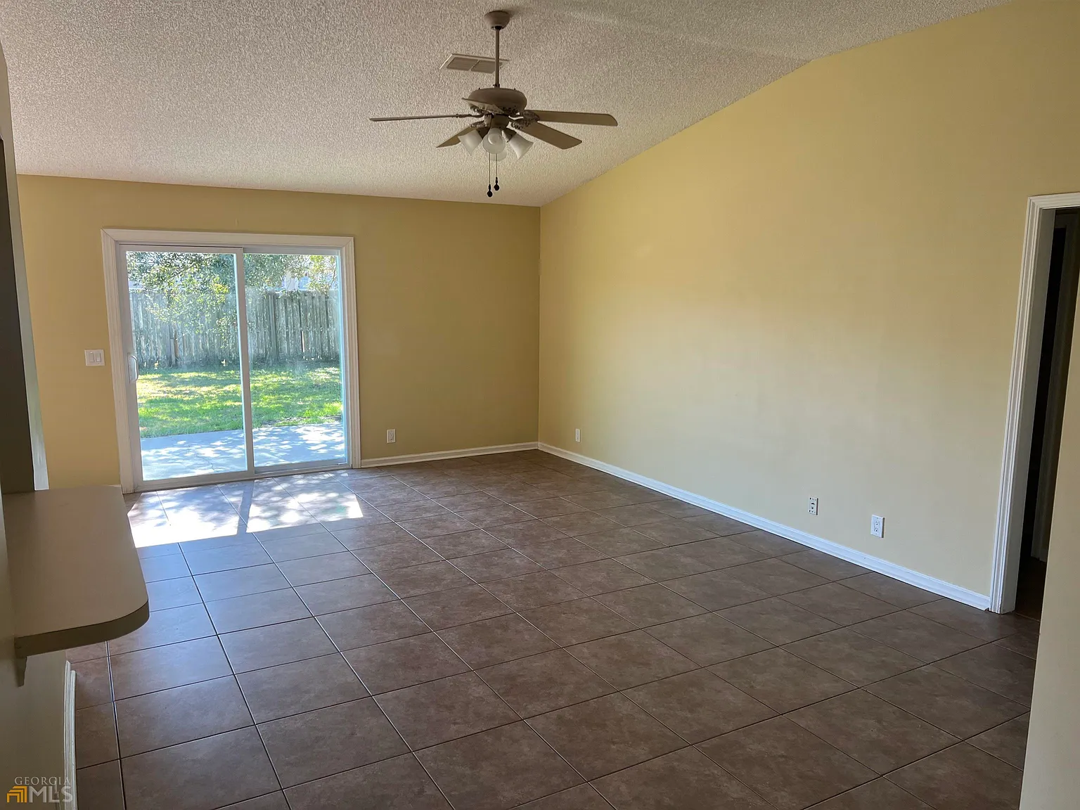 4 bed, 2.0 bath, 1608 sqft, $1,850 — Photo 2