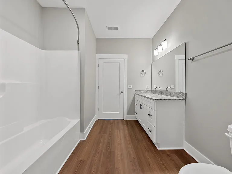 Mount Victor Olde Towne Luxury Apartments — Photo 153