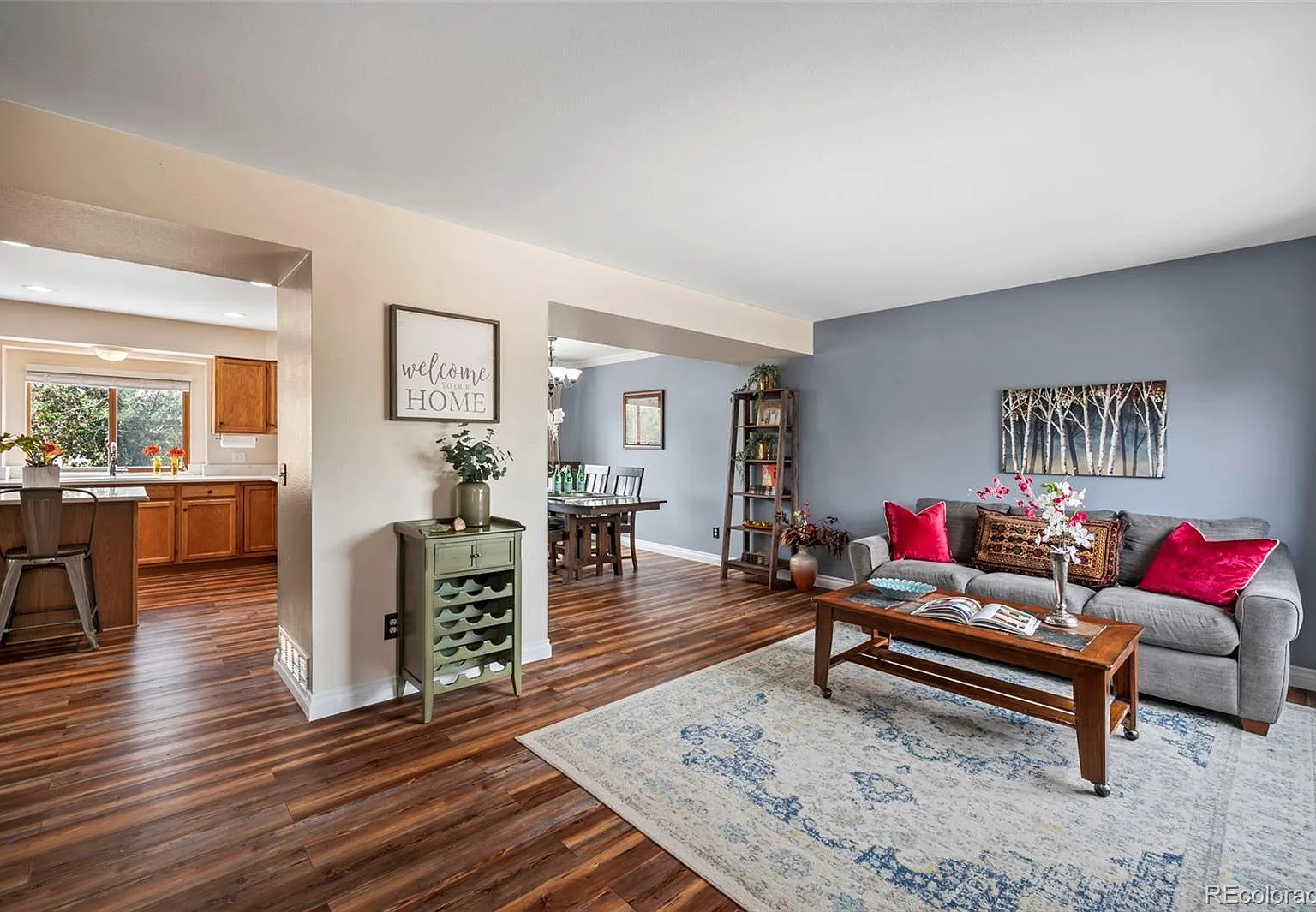 5 bed, 3.5 bath, 2828 sqft, $3,000 — Photo 2