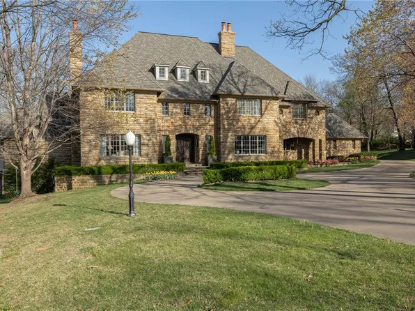 3515 E Fredricksburg Cir, Fayetteville, AR 72703