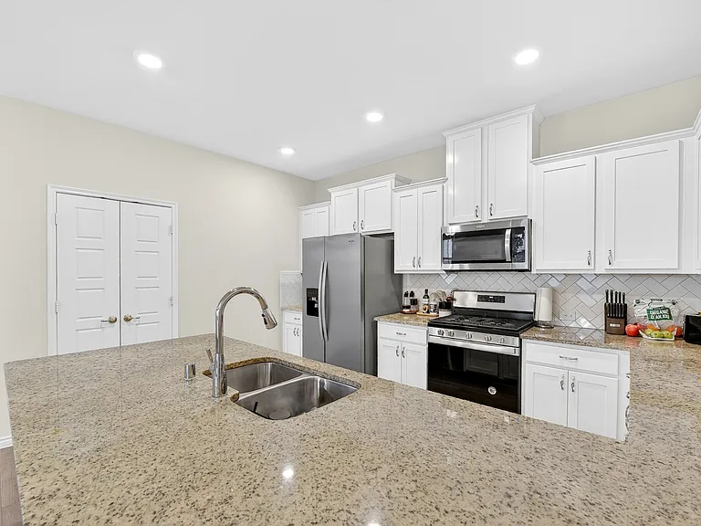 2261 Obsidian Dr — Photo 16