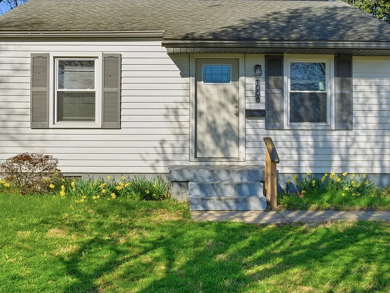 1008 S 45th St — Photo 2