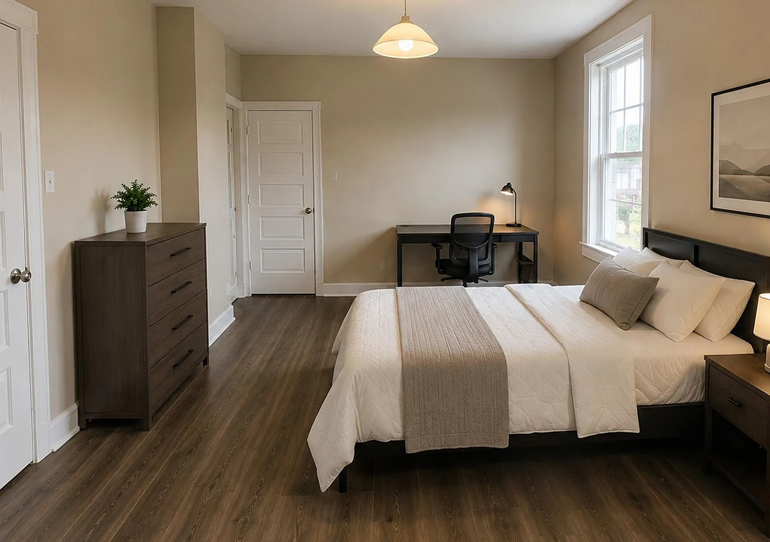 4 bed, 4.0 bath, 2500 sqft, $1,092 — Photo 1
