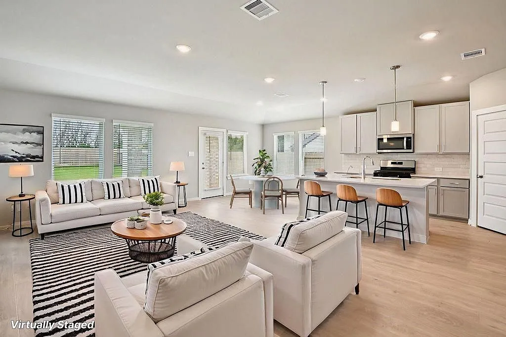 4 bed, 2200 sqft, $2,300 — Photo 3