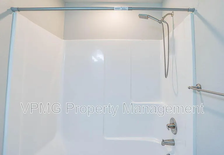 13602 NE 75th Cir — Photo 26