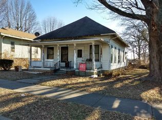 303 W Market St, Mc Leansboro, IL 62859