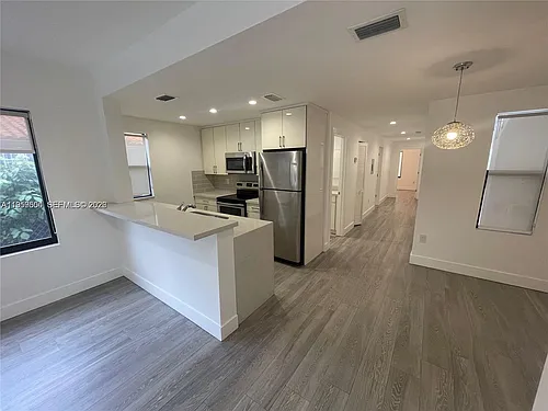 1637 SW 10th St #2 Photo 1