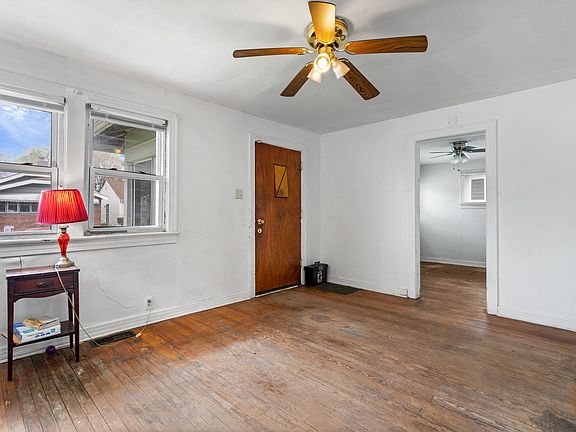 4th image of 2035 Koehne St