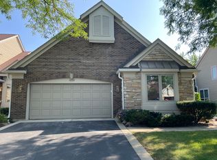 888 Fountain View Dr, Deerfield, IL