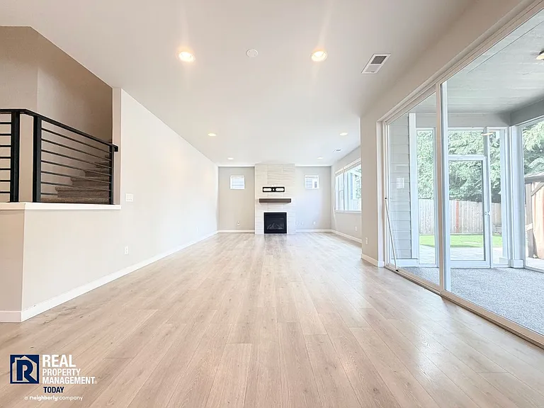 16156 8th Ave E — Photo 11