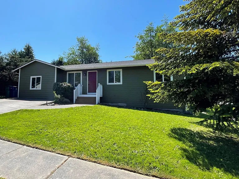 2415 Forest Park Ln — Photo 2
